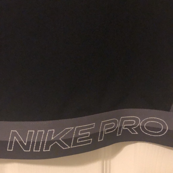 NIKE PRO Dri-Fit Training Top. - Picture 6 of 13